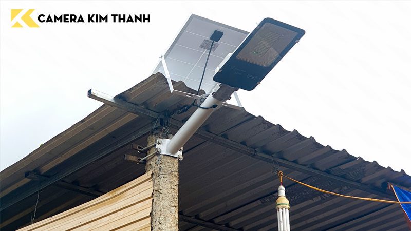 den-nang-luong-mat-troi-400w-co-uu-diem-gi-noi-bat-camerakimthanh